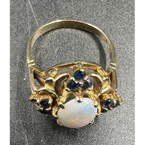 409 - A 9ct gold cluster ring set with central opal and sapphires 535gms, size P/Q.