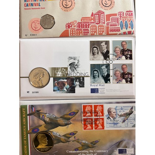 621 - Coin covers to include Royal Wedding five pounds x 2, 2 pounds, Notting Hill Carnival 50 pence, 25th... 