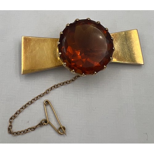 346 - A 9 carat gold brooch with safety chain set with cairngorm Approximately 6cm l. Total weight 24gm.