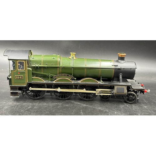 825 - A GWR 4951 0 gauge Llangedwyn Hall Locomotive and Tender in 'Great Western' green with brass name an... 