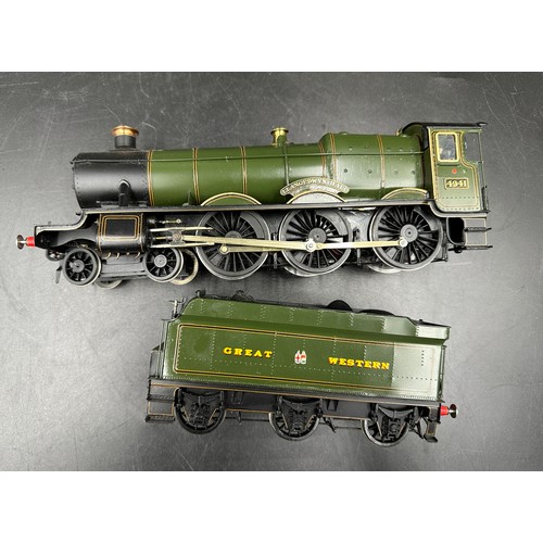 825 - A GWR 4951 0 gauge Llangedwyn Hall Locomotive and Tender in 'Great Western' green with brass name an... 