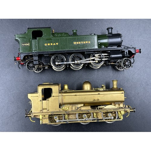 828 - A 00 RTR Great Western Railroad 0-6-0 T and an 00 RTR 101 Great Western Railroad 4406, 208/300 run. ... 