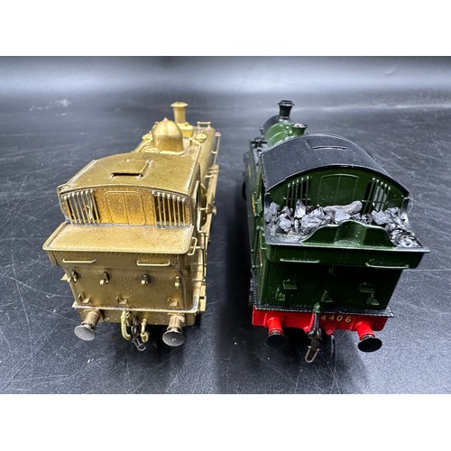 828 - A 00 RTR Great Western Railroad 0-6-0 T and an 00 RTR 101 Great Western Railroad 4406, 208/300 run. ... 