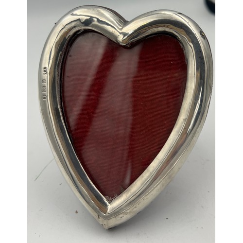 643 - A heart shaped silver photograph frame, Birmingham 1901, maker Thomas Hayes. Approximately 11.5cm h.