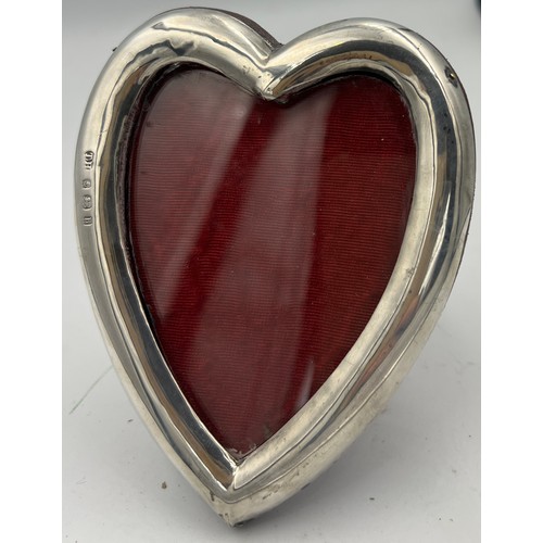 643 - A heart shaped silver photograph frame, Birmingham 1901, maker Thomas Hayes. Approximately 11.5cm h.