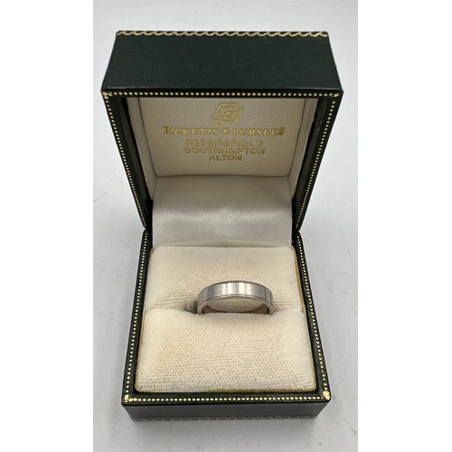 331 - A platinum wedding band, size M. Weight 5.2gm.