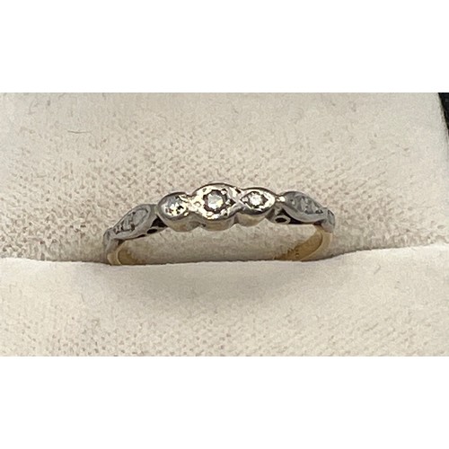 332 - An 18 carat and platinum ring set with diamond chips, size I, weight 1.6gm.