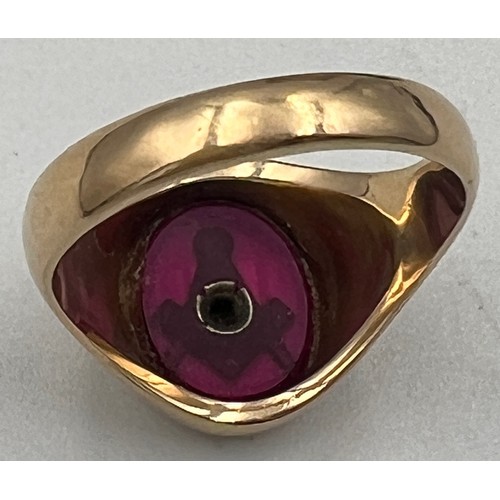 338 - A 14 carat gold Masonic ring with synthetic ruby and Masonic symbol. Size R/S. Weight 7.2gm.