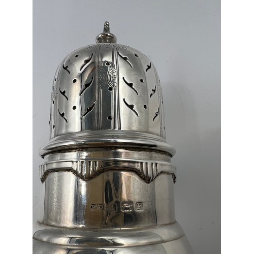 656 - A silver sugar shaker. 16cm h. Weight 132.6gm.  Birmingham 1930, maker William Devenport.