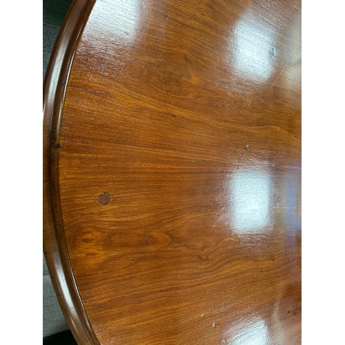 98 - A 19thC mahogany tilt top dining table 139cm d.