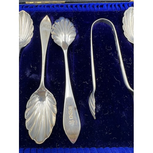 921 - A cased set of six silver teaspoons and a pair of sugar tongs. London 1900, maker Wakely & Wheeler.