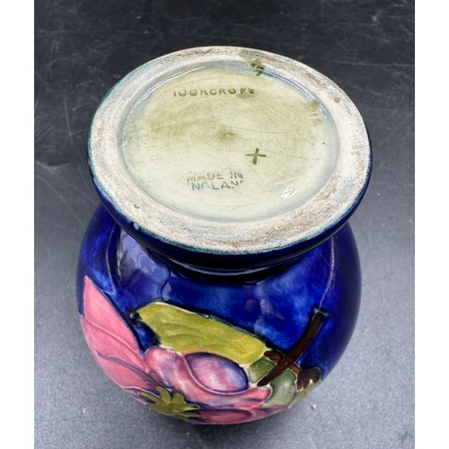 259 - Moorcroft 'Anemone' pattern plant pot approx 13cm h x 13.5cm d, along with a vase approx 17.5cm h an... 