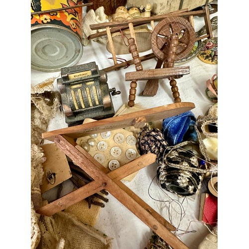 1125 - A mixture of items to include vintage doll's house accessories, tin plate pram and bucket, handmaid ... 