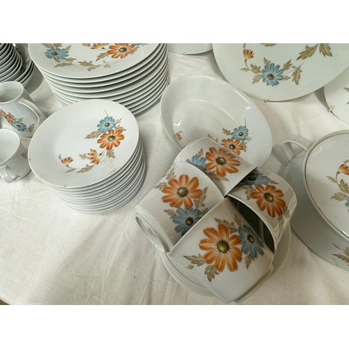 243 - Noritake part dinner/tea service to include 2 oval meat dishes, largest approx. 40cm l, lidded turee... 