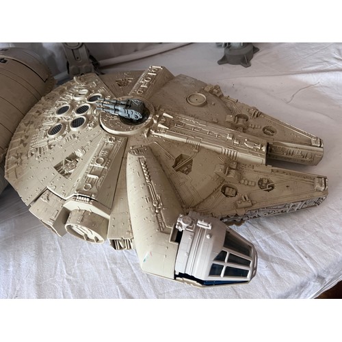 1118 - Star Wars: A collection of assorted Star Wars unboxed vehicles and playsets to include: Millennium F... 