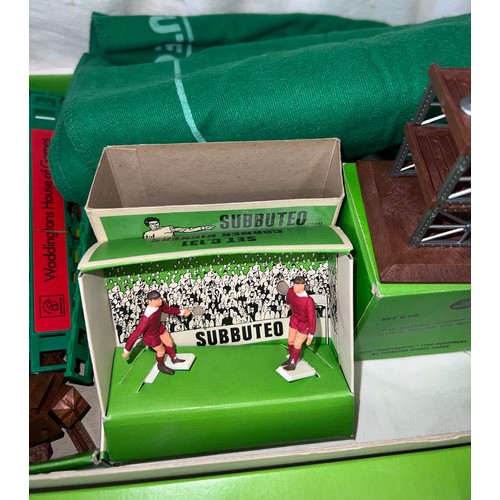 1120 - A collection of Subbuteo to include Club Edition, Scoreboard, teams, F.A. cup etc.