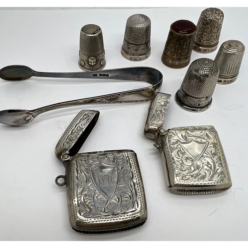 939 - Silver to include 5 hallmarked silver thimbles, 1 with glass top, 1 white metal thimble, 2 vesta cas... 