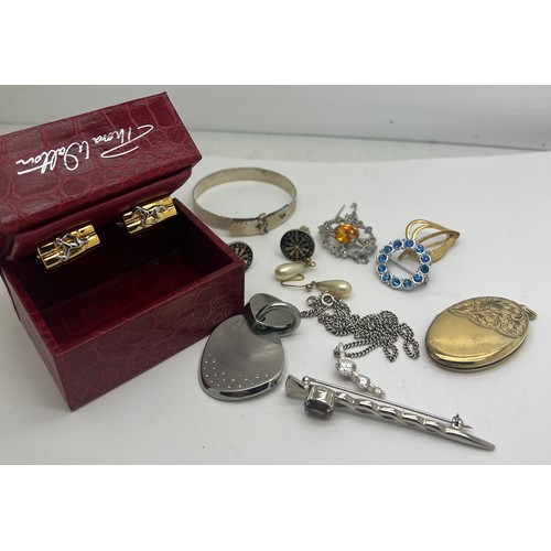 425 - Costume jewellery to include silver bangle, silver locket, pendant, cufflinks etc.