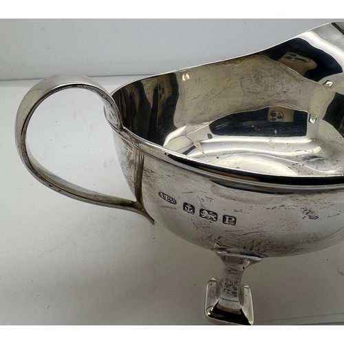 934 - A silver sauce boat Birmingham 1939, maker Albert Edward Jones. Weight 208gm. 18cm l.