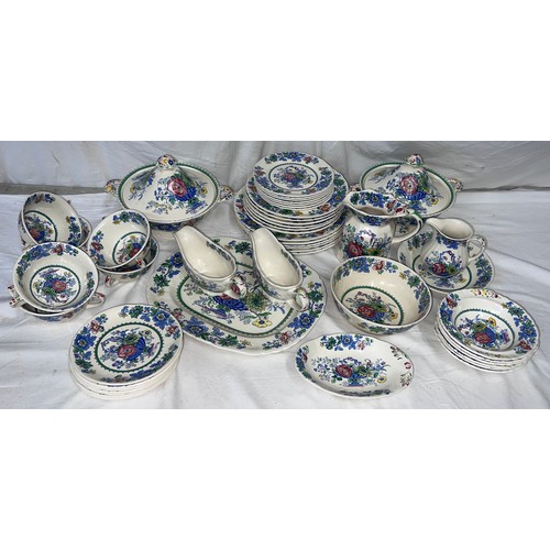 229 - A quantity of Mason's 'Strathmore' pattern tableware to include dinner plates x 6, 26cm d, side plat... 