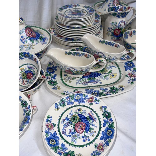 229 - A quantity of Mason's 'Strathmore' pattern tableware to include dinner plates x 6, 26cm d, side plat... 