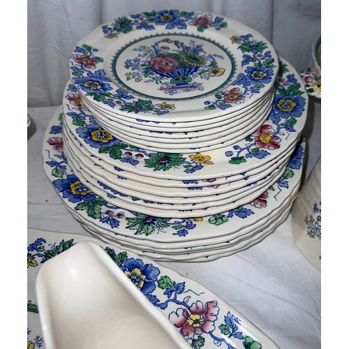 229 - A quantity of Mason's 'Strathmore' pattern tableware to include dinner plates x 6, 26cm d, side plat... 