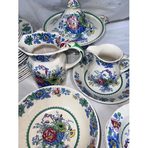 229 - A quantity of Mason's 'Strathmore' pattern tableware to include dinner plates x 6, 26cm d, side plat... 