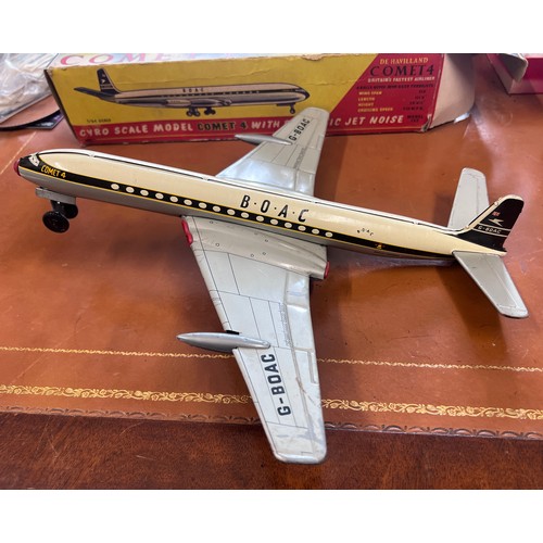 1151 - A boxed English Welsotoys tinplate De Havilland Comet 4 'B.O.A.C' aeroplane, circa 1950, with fricti... 