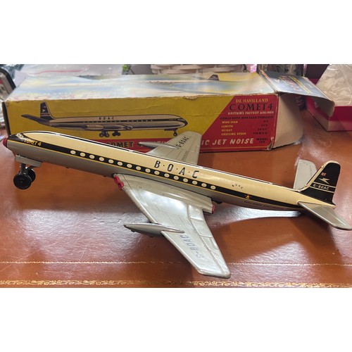 1151 - A boxed English Welsotoys tinplate De Havilland Comet 4 'B.O.A.C' aeroplane, circa 1950, with fricti... 