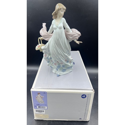 215 - Lladro boxed 5898 ' Spring Splendor ' figure, depicting a young woman holding a basket of flowers, 3... 