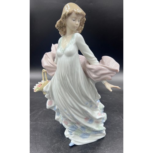 215 - Lladro boxed 5898 ' Spring Splendor ' figure, depicting a young woman holding a basket of flowers, 3... 