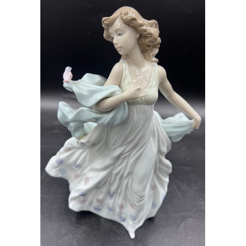 216 - Lladro boxed 6193 ' Summer Serenade ' figure, depicting a young woman with dress and bird, 30 cm h.