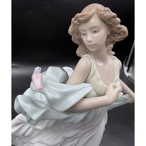 216 - Lladro boxed 6193 ' Summer Serenade ' figure, depicting a young woman with dress and bird, 30 cm h.