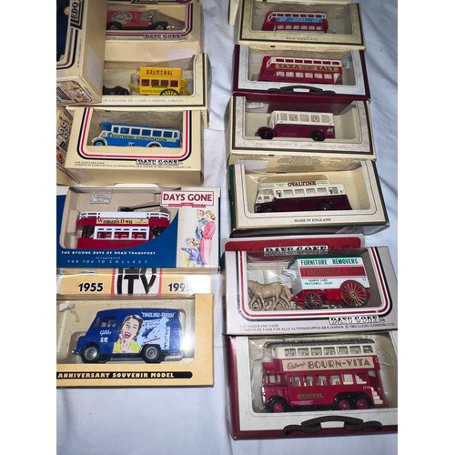 1160 - A collection of boxed Lledo models of buses & vehicles to include Days Gone, Models of Yesteryear, P... 