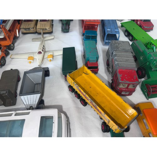 1161 - Diecast toys to include Corgi, Dinky, Lesney etc to include Corgi Chipperfields crane, Lunar Bug, Ca... 