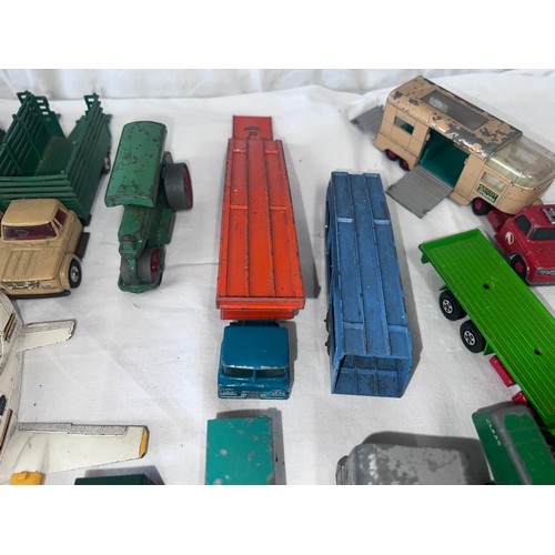 1161 - Diecast toys to include Corgi, Dinky, Lesney etc to include Corgi Chipperfields crane, Lunar Bug, Ca... 