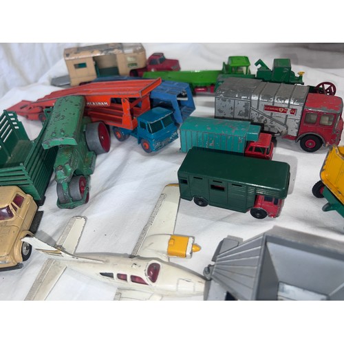 1161 - Diecast toys to include Corgi, Dinky, Lesney etc to include Corgi Chipperfields crane, Lunar Bug, Ca... 