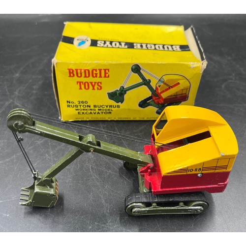 1164 - A boxed Ruston Bucyrus Working Model Excavator 10-RB. No.260. Finished in yellow and red, with dark ... 