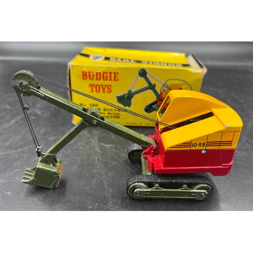 1164 - A boxed Ruston Bucyrus Working Model Excavator 10-RB. No.260. Finished in yellow and red, with dark ... 