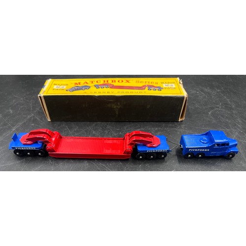 1165 - A boxed Lesney 'Matchbox' series M-6 Major pack Pickfords 200 ton transporter, dark blue tractor wit... 