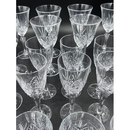 287 - A collection of glass to include champagne flutes, wine glasses, whisky tumblers etc. approx 34 piec... 