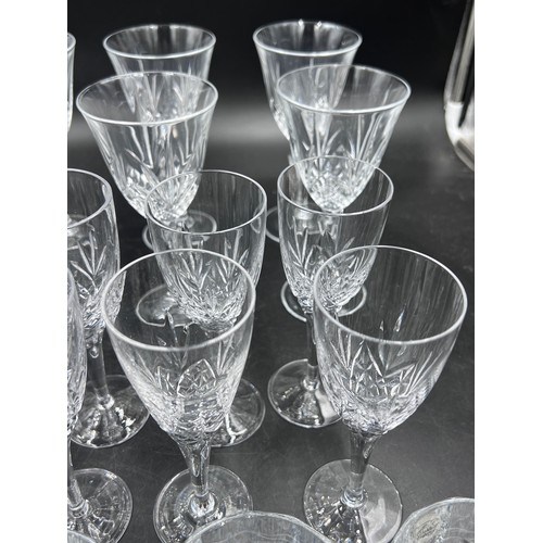 287 - A collection of glass to include champagne flutes, wine glasses, whisky tumblers etc. approx 34 piec... 