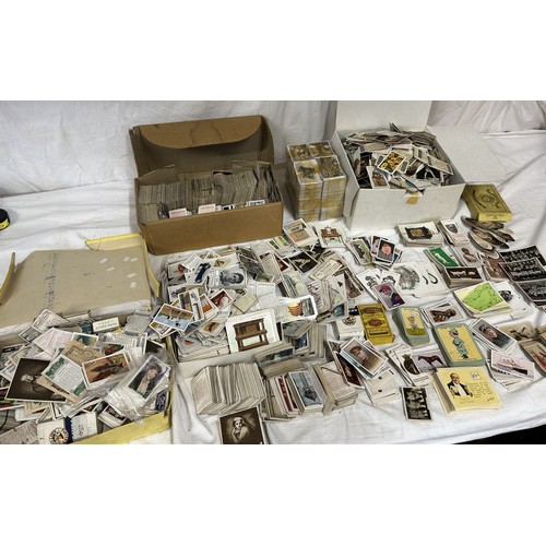 370 - A vast quantity of cigarette cards to include Senior Service Carreras - Popular Personalities, Arcad... 