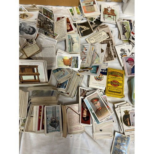 370 - A vast quantity of cigarette cards to include Senior Service Carreras - Popular Personalities, Arcad... 
