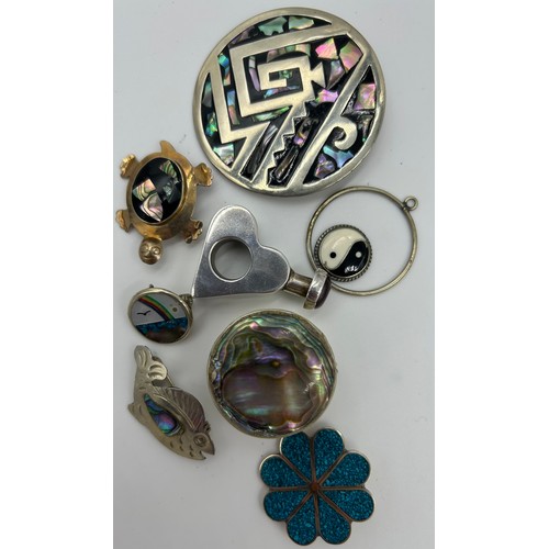 423 - A collection of 20thC costume jewellery, majority brooches: Alpaca, Mexico white metal, a number of ... 