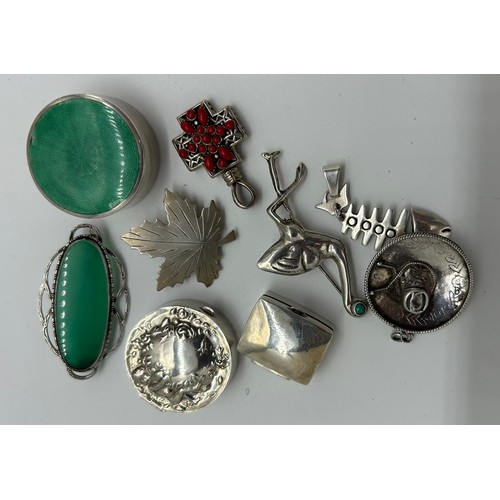 423 - A collection of 20thC costume jewellery, majority brooches: Alpaca, Mexico white metal, a number of ... 