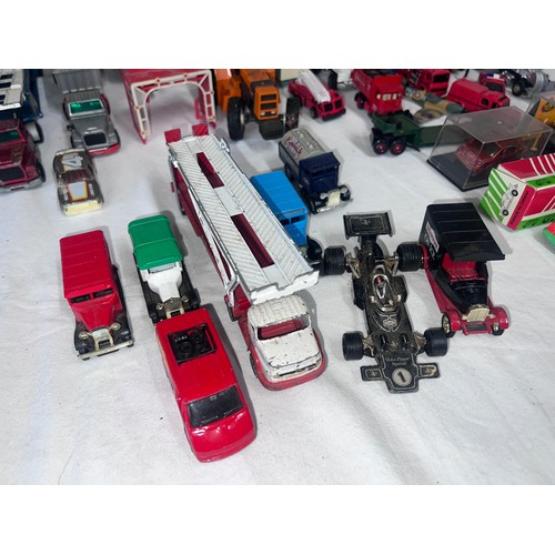 1146 - A collection of diecast vehicles to include Corgi, Britains MF 200 Massey Ferguson, Crescent Toys Se... 