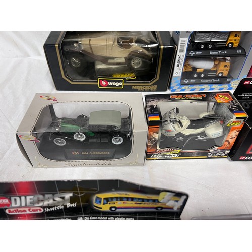 1147 - Boxed diecast toys to include Burago Mercedes Benz SSK 1928, Corgi 007 04303 Aston Martin DB5, Dicki... 