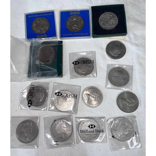 848 - A collection of Crowns/5 pound coins x 15 to include Festival of Britain, 2 x Silver Jubilee, 1999-2... 