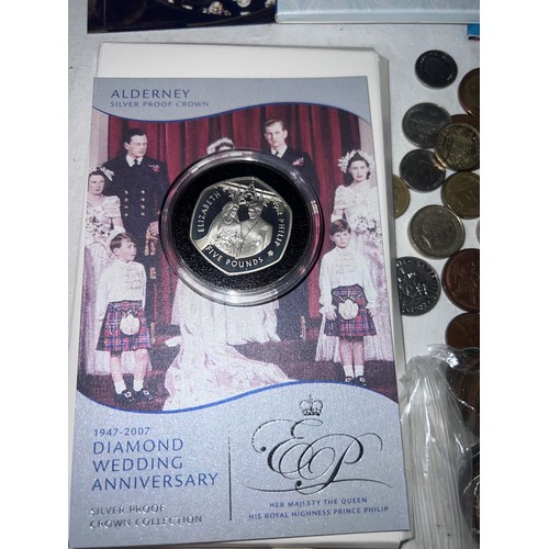 847 - A collection of coins to include 2 pounds, 50p's, Silver Proof Alderney Diamond Wedding 5 pound, 200... 